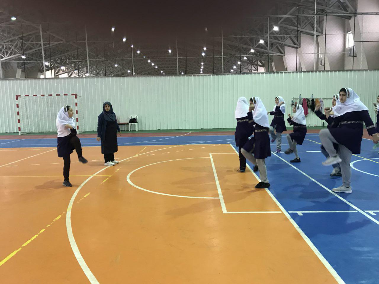 ورزش دانش آموزان پایه چهارم، پنجم و ششم در سالن یادگار امام رشت