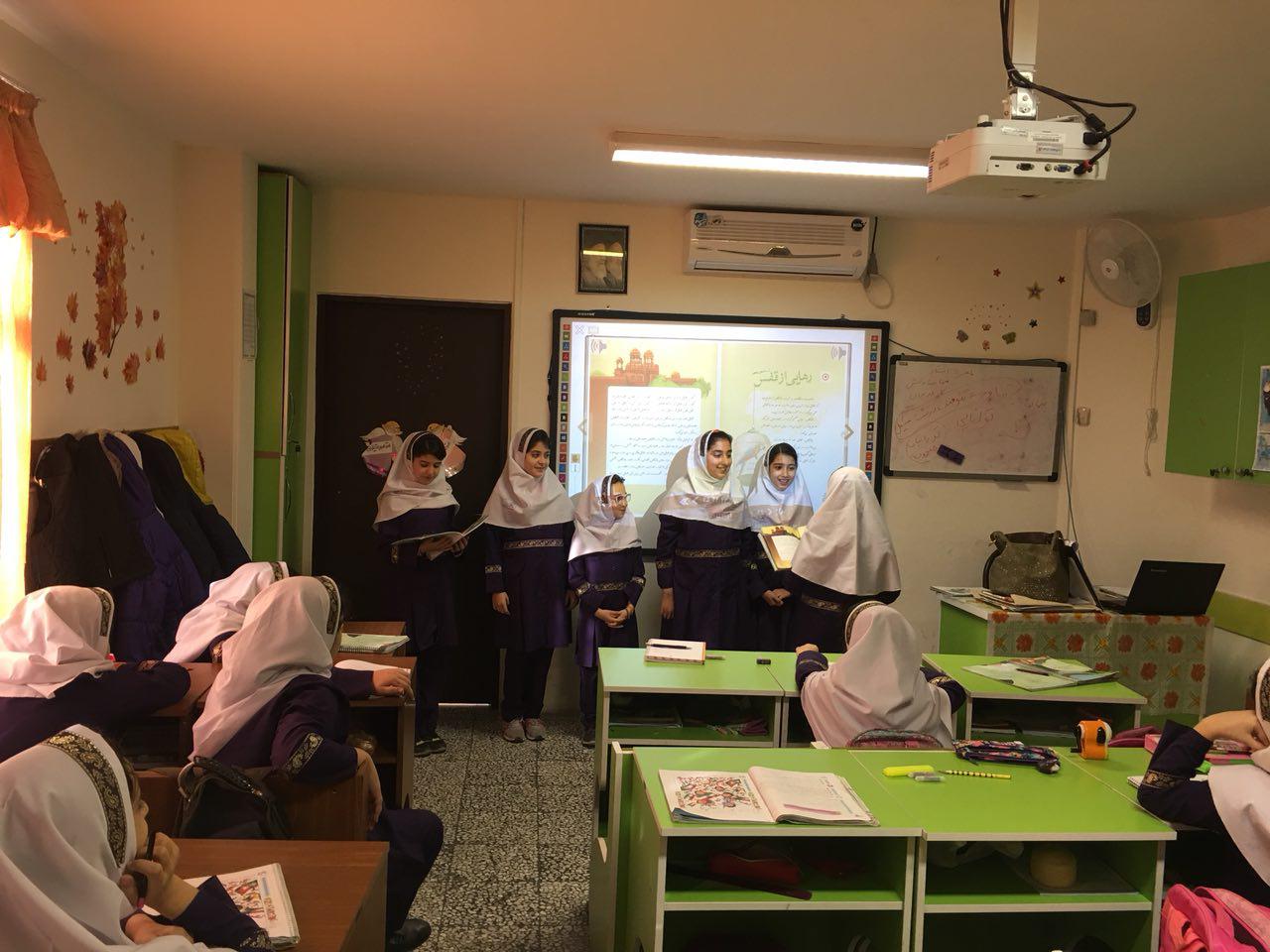 مايش فعاليت درس فارسی (رهايي از قفس) توسط دانش آموزان پايه چهارم