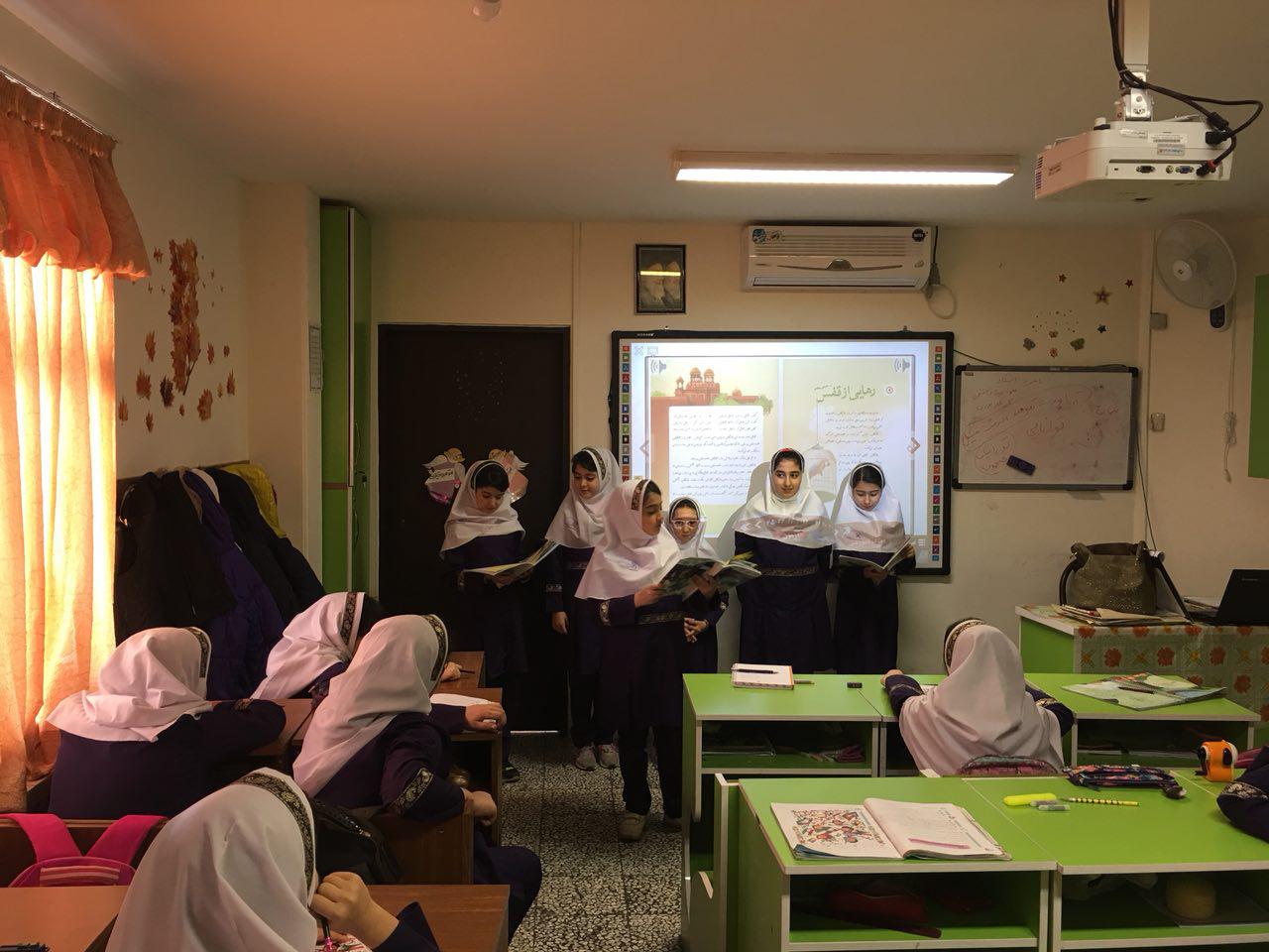 مايش فعاليت درس فارسی (رهايي از قفس) توسط دانش آموزان پايه چهارم