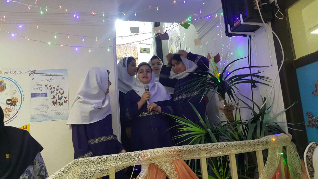 جشن مبعث رسول اکرم  و تقدیر از دانش آموزان شرکت کننده در جشنواره جابربن حیان