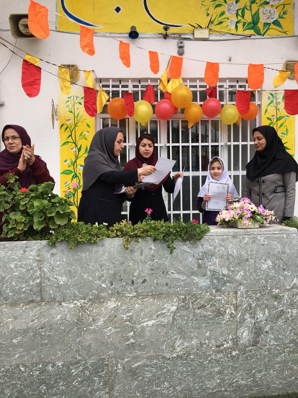 جشن مبعث رسول اکرم  و تقدیر از دانش آموزان شرکت کننده در جشنواره جابربن حیان