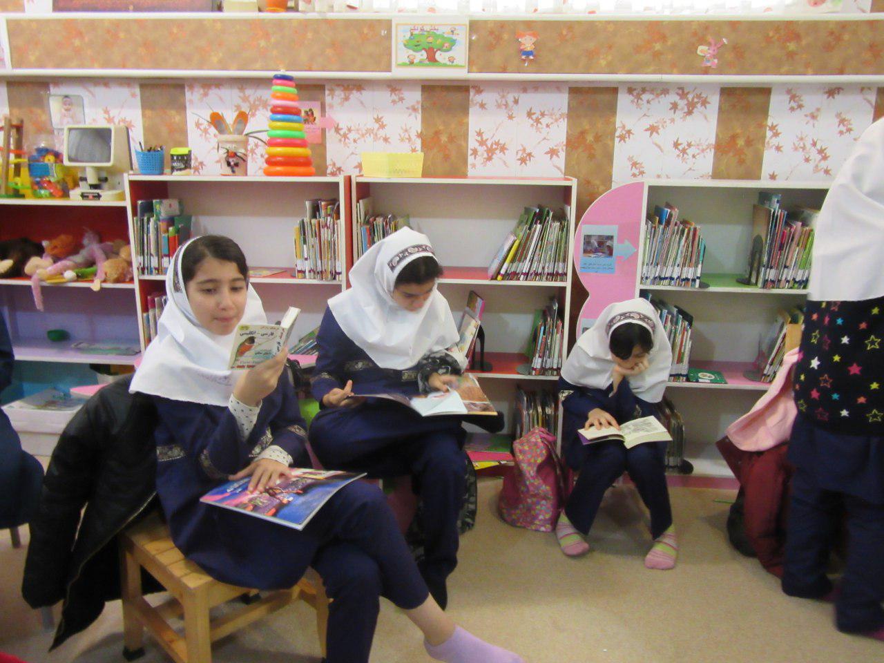 بازدید از کتابخانه کودکان باران  ، پایه پنجم و ششم به مناسبت هفته کتاب و کتابخوانی
