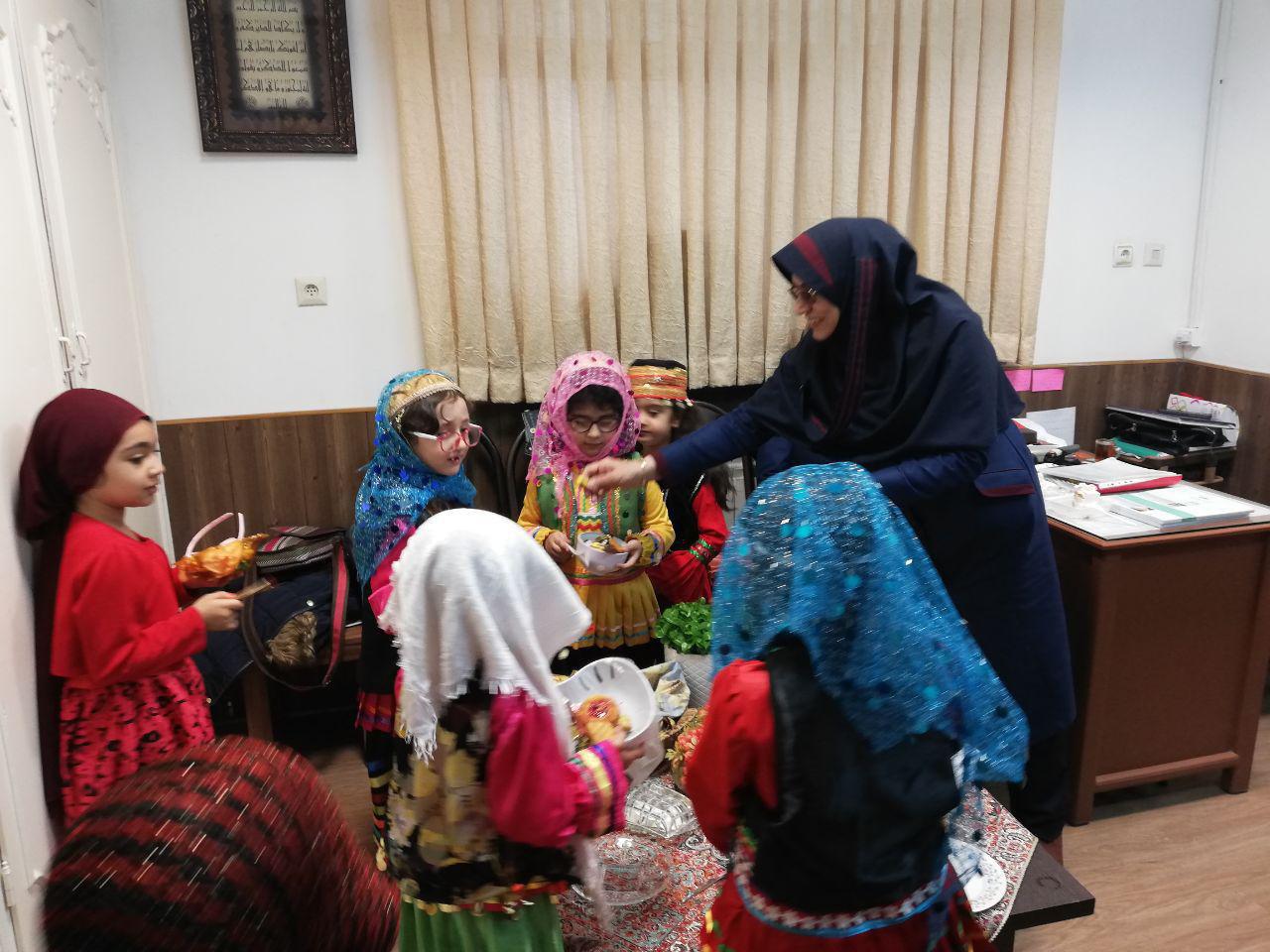 جشن چهارشنبه سوری به همراه مراسم سنتی قاشق زنی در دبستان باران اندیشه