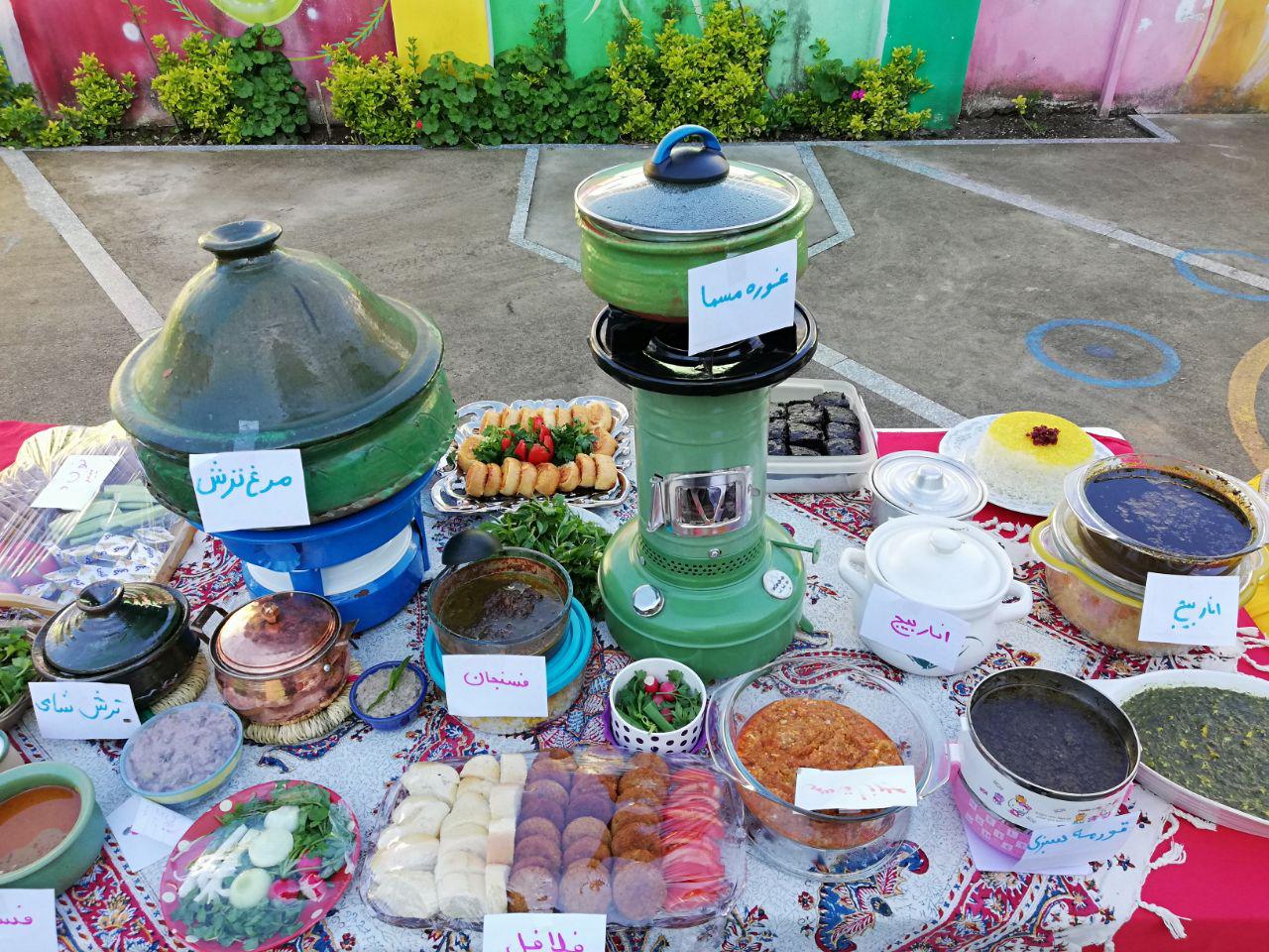 برگزاری جشنواره غذاهای محلی گیلان در دبستان باران اندیشه
