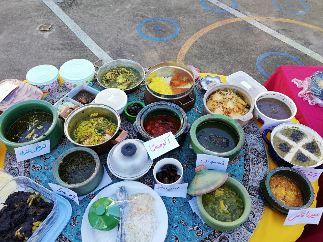 برگزاری جشنواره غذاهای محلی گیلان در دبستان باران اندیشه